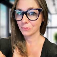 Bessie Dooley's Instagram, Twitter & Facebook