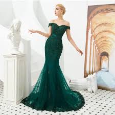 Bagi membiaskan ilusi yang lebih langsing buat pengantin bertubuh besar, anda boleh memilih warna yang sedikit gelap seperti emerald green, navy blue, coklat gelap, dan midnight blue. Emerald Green Baju Pengantin Murah Online Facebook