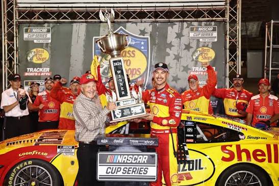 Joey Logano wins Bass Pro Shops Night Race at Bristol as Hocevar, Blaney  fight afterward