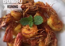 Panaskan minyak lalu celup udang ke adonan tepung. Resep Udang Goreng Bumbu Kuning Yang Enak Banget Ide Resep Masakan Rumahan