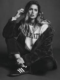 Black And White Model Photoshoot Doutzen Kroes Takes On Casual Looks For Twin Editorial Models Photoshoot Doutzen Kroes Model