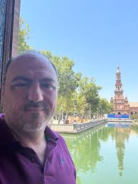 Good Morning everyone ! We are coming to Seville for the day from Faro by  car. Would we be better off parking