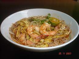 1 paket(200g)perencah laksa hj manan 300g udang 300g isi ayam 200g tauge 250ml pati santan 2 biji telur(di goreng dadar) 1 peket mi hoon 2 batang serai daun ketumbar. Resepi Laksa Sarawak Guna Pes Hj Manan Dunia Belajar