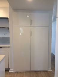 Beautiful This Sleek Kitchen Remodel Was Completed By Lowe S Designer Tania Meixner This Modern Design Wa Sleek Kitchen Kitchen Cabinet Remodel Real Kitchen