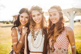 Find coachella style inspiration for 2019. Festival Outfit Fur Frauen Diese Looks Eignen Sich Perfekt Fur Coachella Lollapalooza Und Co Beauty Tipps Net