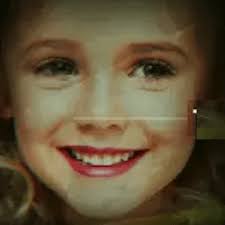 Si estoy leyendo bien el informe policial de Linda Arndt, ¿John estaba  cargando el cuerpo de JonBenet frente a él, pero con la espalda de ella  hacia él? : r/JonBenetRamsey