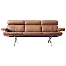 The herman miller eames sofa features an angled profile and clean lines that combine with the supple upholstery and polishted aluminum frame for a truly magnificent piece. Herman Miller Eames Three Seat Sofa At 1stdibs