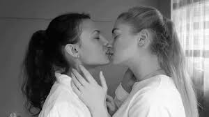 Black And White Girls Kissing Https Encrypted Tbn0 Gstatic Com Images Q Tbn 3aand9gcqmh0hhf4kkvfeydbdduhcb 9ytslo3rxvkra Usqp Cau