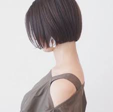 三好 佳奈美さんのスナップ ナチュラル ショート ナチュラルストレート グレージュ 大人ショートボブ ミニボブ ストレートボブ ボブ ショートボブ