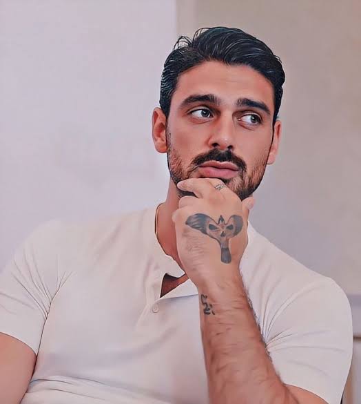 Michele Morrone Resimleri, Michele Morrone Gifleri
