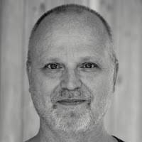 PDF) Bandoneon. Working with Pina Bausch by Raimund Hoghe with photography  by Ulli Weiss, translated by Penny Black, edited by Katalin Trencsényi  (London: Oberon Books, 2016)