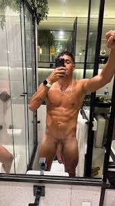 Arquivo Dos Famosos Nus Com Fotos De Pênis Especial De Halloween - Volumes Famosos  Nus