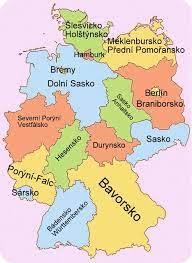 Ačkoli stojí před páskou, roušku má také. Mapa Nemecko Spolkove Zeme Mapa Mcdonald