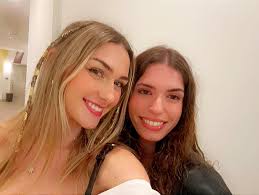 Chloe Wall (@chloewall03) • Instagram photos and videos