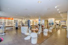 Cette année il a choisi de décerner son prix du travail manuel, d'une valeur de 500 €, à m. Opticien Krys Montceau Les Mines Rue Carnot Krys
