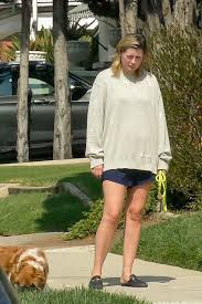 See more ideas about mischa barton, mischa, barton. Mischa Barton Takes Her Dog For A Walk In Los Angeles 10 04 2020 Celebmafia