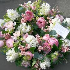 Show you're thinking of them and offer condolences with a thoughtful arrangement of beautiful flowers. Funeral Flowers Wreath Kensington Flowers