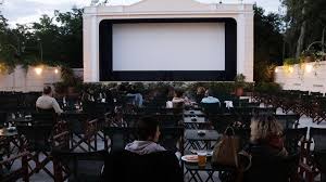 Σινεμά, κι ο παράδεισος ανοίγει τις πύλες του ξανά. Mia Mono Probolh Sta 8erina Sinema Apo 21 Maioy Synaylies Monon Ka8istoi Kai Sto 50 Ths Plhrothtas