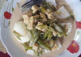 Gulai ayam (kuah lontong padang) ayam besar, potong 10 lalu cuci bersih • nangka muda, potong kecil lalu rebus sebentar • buncis, bersihkan dan potong serong • daun salam • daun jeruk • bunga lawang/pekak • asam kandis • kapulaga. Lontong Gulai Tauco Nasi Impit Masakan Padang By Elfi ÙÛŒØ³ Ø¨ÙˆÚ©
