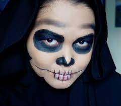 Voici une idée de maquillage squelette facile et rapide à faire qui devrait faire sensation pour halloween ! 1001 Idees Pour Votre Maquillage De Halloween Squelette