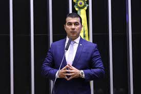 Luis miranda usa is an american social media star who has gained populairty through the eponymous instagram account. Ex Youtuber Pro Bolsonaro E Com Vidraca Eleitoral Saiba Quem E Luis Miranda Deputado Que Citou Suspeita Sobre Covaxin 23 06 2021 Poder Folha