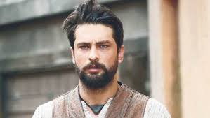 1985 senesinde matematik öğretmeni bir babanın ve memur bir annenin 2. What Are Tv Series Names Of Turkish Actor Onur Tuna