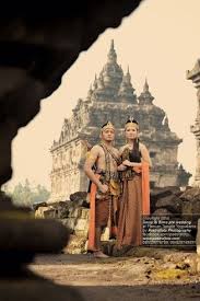 Pre wedding • foto out door/in door. Ramayana Rama Shinta Concept For Dessy Bimo Pre Wedding Photoshoot In Candi Plaosan Yogyakarta By P Pre Wedding Poses Pre Wedding Photoshoot Wedding Photoshoot