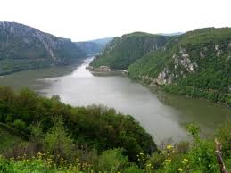 5 flora parcului natural portile de fier complexitatea substratului geologic, la care se adauga zonele calcaroase bogate în fenomene carstice, au conferit defileului portile de fier, reputatia de a fi unul dintre cele mai spectaculoase defilee din europa. Articole DestinaÈ›ie Pentru Turistul ImpÄƒtimit De Istorie Parcul Natural PorÈ›ile De Fier Din MehedinÈ›i