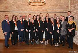 12,532 likes · 159 talking about this · 17 were here. Vr Bank Main Kinzig Budingen Gratuliert Zum 13 Nachwuchsbankern Mkk Region Osthessen News