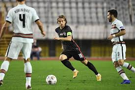 Luka modrić, kapetan vatrenih, također je govorio na konferenciji za medije uoči odlučujućeg kvalifikacijskog sraza hrvatske i slovačke na rujevici. Hrvatska Portugal Luka Modric Cropix Jabuka Tv