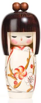 They were handmade from wood, had a simple trunk and an enlarged head with a few thin, painted lines to define the face. Amazon De Fruhlingstraum Authentische Japanische Kokeshi Puppe