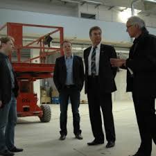 Braunschweig ist eine grossstadt in norddeutschland im südosten des bundeslandes niedersachsen. Landtagsvizeprasident Bachmann Und Christoph Bratmann Mdl Zu Besuch Bei Der Tu Braunschweig Durch Das Neue Forschungs Und Entwicklungszentrum Nff Auf Dem Flughafen Bs Wob Wird Die Verkehrskompetenzregion Einen Neuen Schub Erhalten Spd