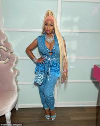 Nicki minaj, whose birth name was onika tanya maraj, resided with her parents and an older brother jelani in st. Tuvakvnzpfpqam