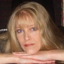 Lynn Steele's Instagram, Twitter & Facebook