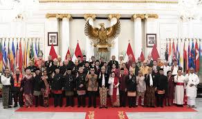 Sebagai bukti, kata dia, sebelum pengesahan uud 1945 pada 18 agustus 1945, sudah dirumuskan piagam jakarta pada 22 juni 1945 yang isinya hampir setelah delapan tahun dilarang, tanggal 1 juni kembali boleh diperingati sebagai hari lahir pancasila. Qskdr2tgeb Plm