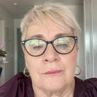 Lynette Farrell's Instagram, Twitter & Facebook