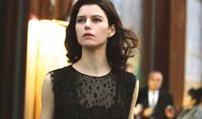 Her bright eyes and charming smile, draw all the more and more fans. Beren Saat Netflix I Kapatsaniz Da Escinseller Var
