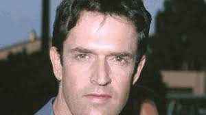 Niente di peggio che due padri"Rupert Everett spacca i gay inglesi