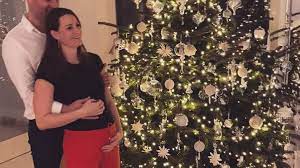 Sara isaković je še vedno je isto dekle, kot smo ga bili vajeni, ko je sloveniji na olimpijskih igrah leta 2008 v sara isakovič je prijazna, odkrita, a obenem močna, še vedno ima tisti nalezljivi nasmeh. Sara Isakovic Caka Najvecje Darilo Kar Jih Je Zurnal24