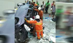 Gambar sultan abdullah memberhentikan kereta dan membantu kemalangan. Bakal Pengantin Maut Kereta Terbabas