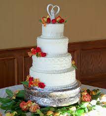 Classic White Wedding Cake Iced And Decorated In Buttercream White Lake Oaks White Lake Mi Lake Cake Cake Wedding Cakes