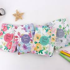 Pada dasarnya, ibu selalu menyukai hadiah yang diberikan oleh anaknya di hari ulang tahunnya. 15 Ide Hadiah Untuk Guru Agar Berkesan Parasayu Net