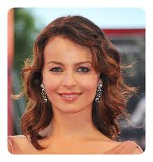 All the girls and women with oval face shape also can try it out easily. 88 Beautiful And Flattering Haircuts For Oval Faces
