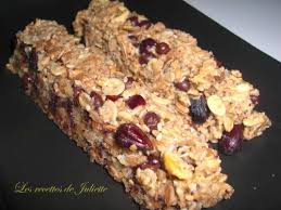 Barres De Cereales Aux Noisettes Amandes Et Pepites De Chocolat Les Recettes De Juliette Barre De Cereales Recette Barre De Cereales Barre De Cereales Maison