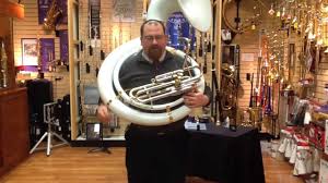 Las adiciones modernas incluyen el glockenspiel vertical y varios instrumentos de metal como el trombón y el sousafón, que a menudo son utilizados por bandas militares. Tuba The Sousaphone Youtube