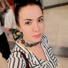 HAI SĂ FUGIM” — o scrisoare de dragoste către copilăria analog și spiritul  uman care unește. Lumea se schimbă cu vântul în brațe — amintirile,  niciodată. Piesa asta e felul meu de