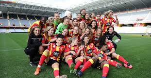 Nach elf positiven coronatests im kader des französischen erstligisten rc lens ist das für sonntag angesetzte spiel gegen den fc nantes verschoben worden. Rc Lens Racing Club De Lens