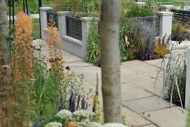 Garden Four With Contemporary Venetian Fence Panels In The Background Rhshampton Garden Design Garden Fence Panels Hampton Court Gardens Garden Show