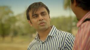 Someone Pointed Out The Similarities Between 'Panchayat' & This Old SRK  Show That We Can't Unsee