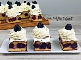 Astăzi, doamna maria ene, din tulcea, ne recomandă rețeta cu care nu dă niciodată greș: Prajitura Cu Fructe Si Frisca Este O Reteta Simpla Aspectuoasa Si Gustoasa Blat De Pandispan Cu Orice Fel De Fructe De No Cook Desserts Mini Cheesecake Food